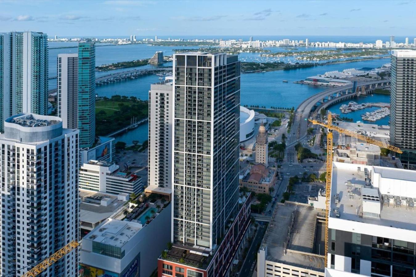 4305 High Floor With And Marina Views *