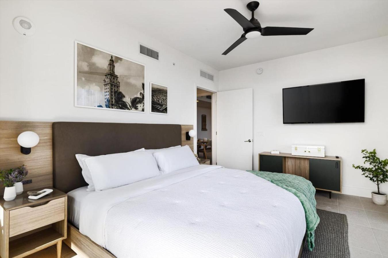 4305 High Floor With And Marina Views * Miami