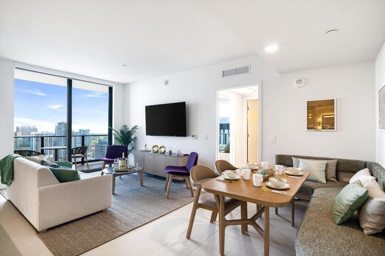 4305 High Floor With And Marina Views *