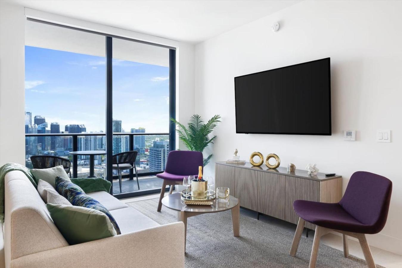 4305 High Floor With And Marina Views Ferienhaus *