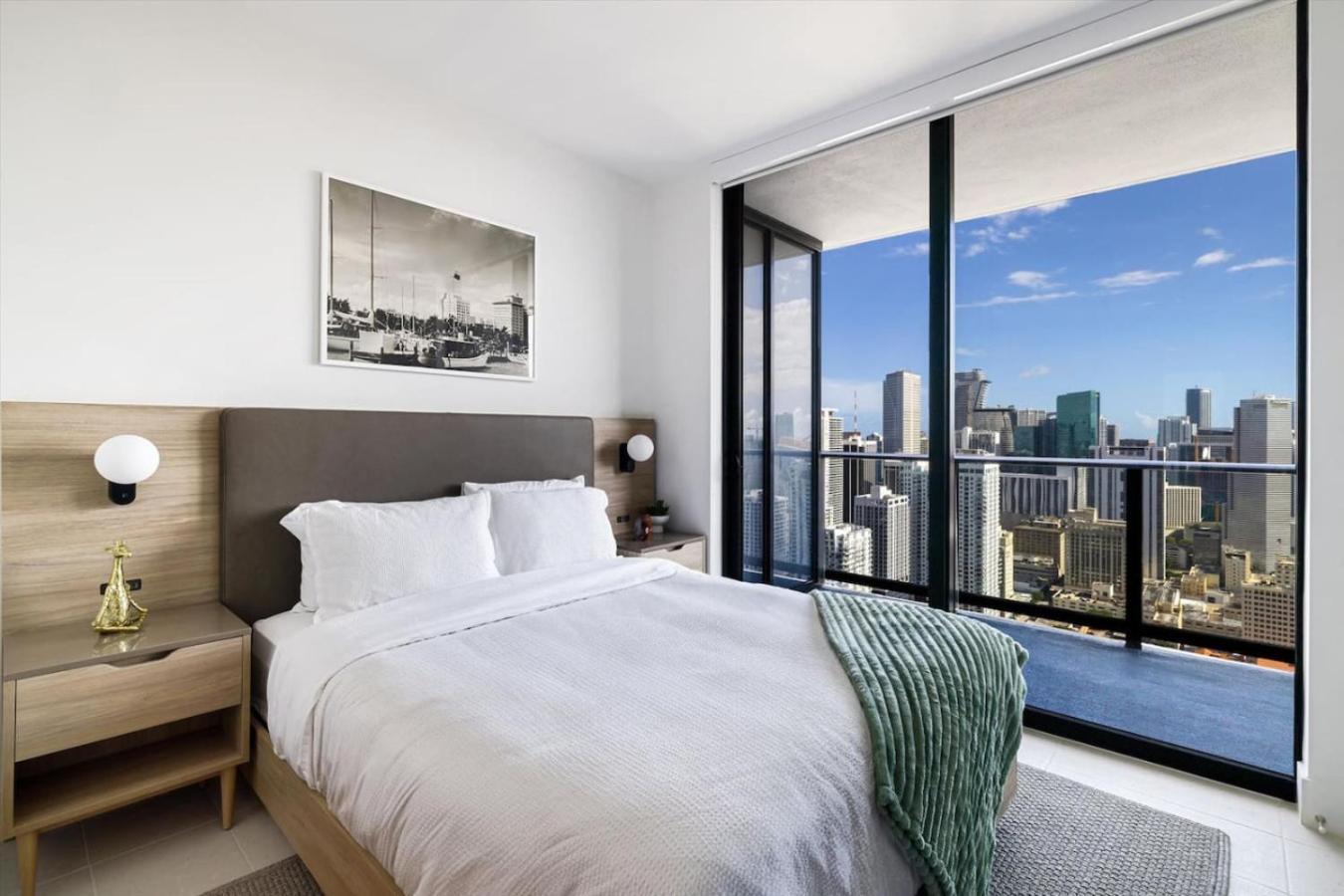 4305 High Floor With And Marina Views *